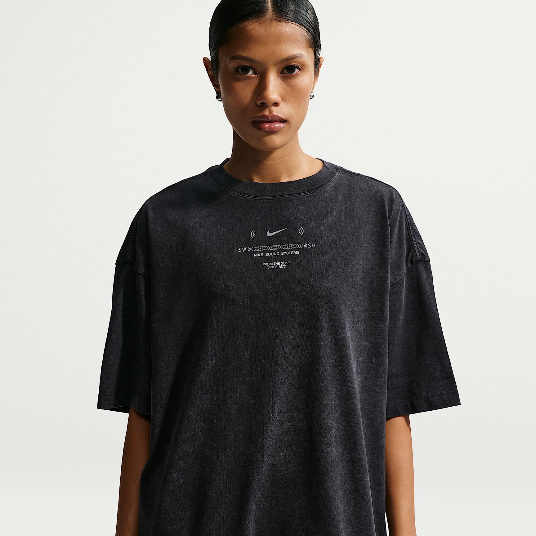 Nike Sportswear Classic Women's Oversized T-Shirt. Nike.com